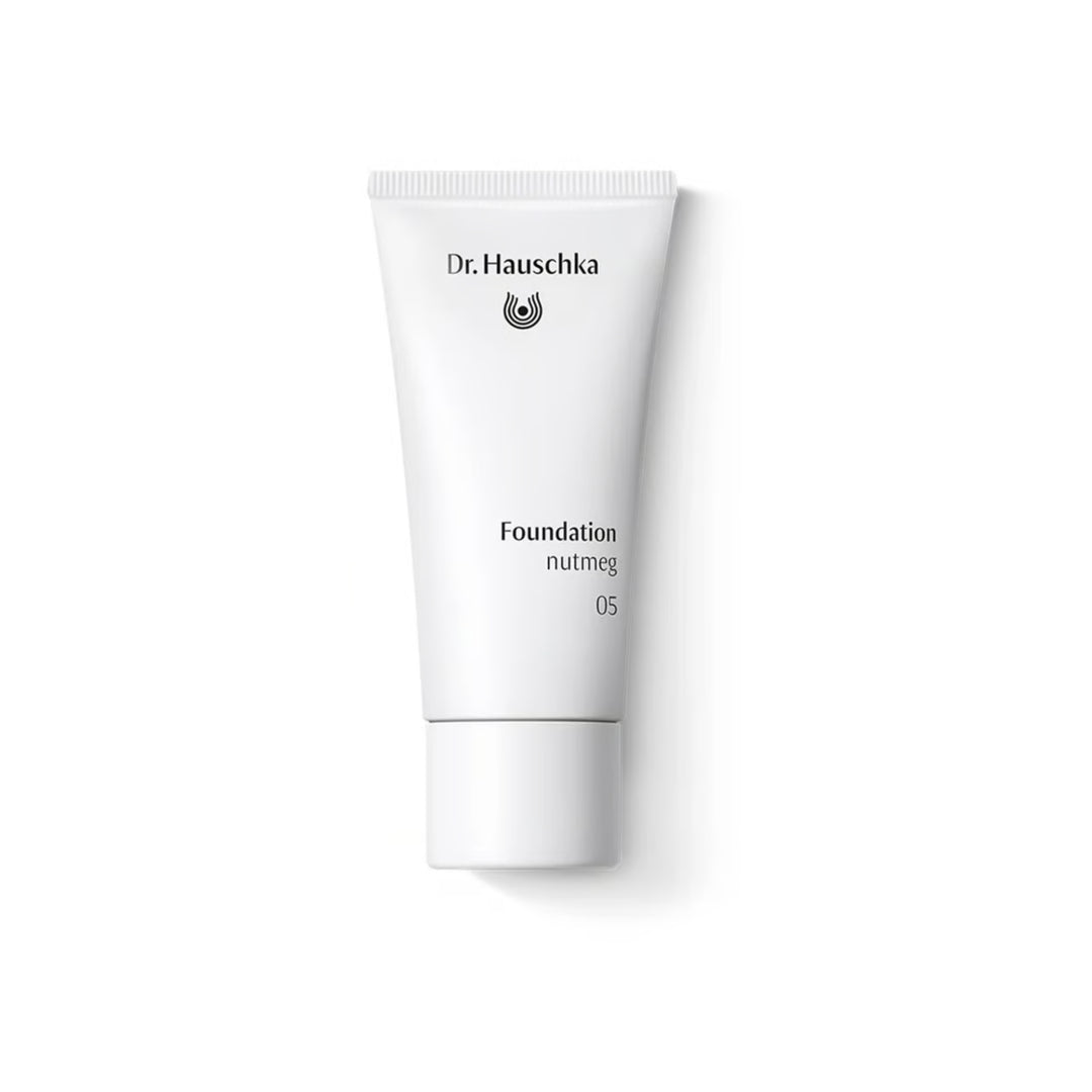 Dr. Hauschka Foundation 30 ml – Almond | Hazelnut | Nutmeg | Pecan – Natural Radiant Coverage