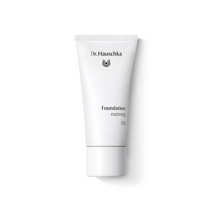 Dr. Hauschka Foundation 30 ml – Almond | Hazelnut | Nutmeg | Pecan – Natural Radiant Coverage